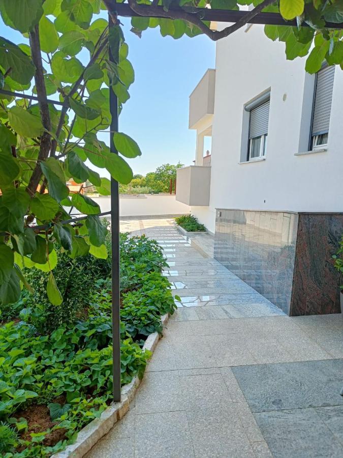 Apartments Ivana With The Pool Rovinjsko Selo Esterno foto